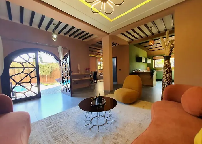 Villa A Marrakech With Warm Pool