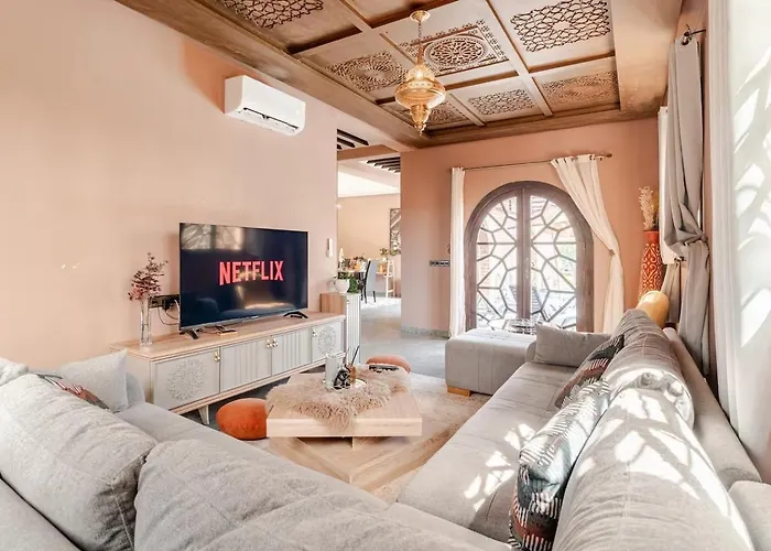 Villa A Marrakech With Warm Pool